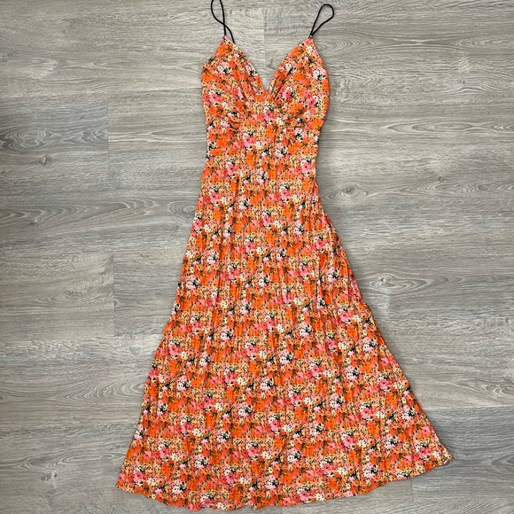 Finders Keepers Floral Plunge Dress - Picture 2 of 12